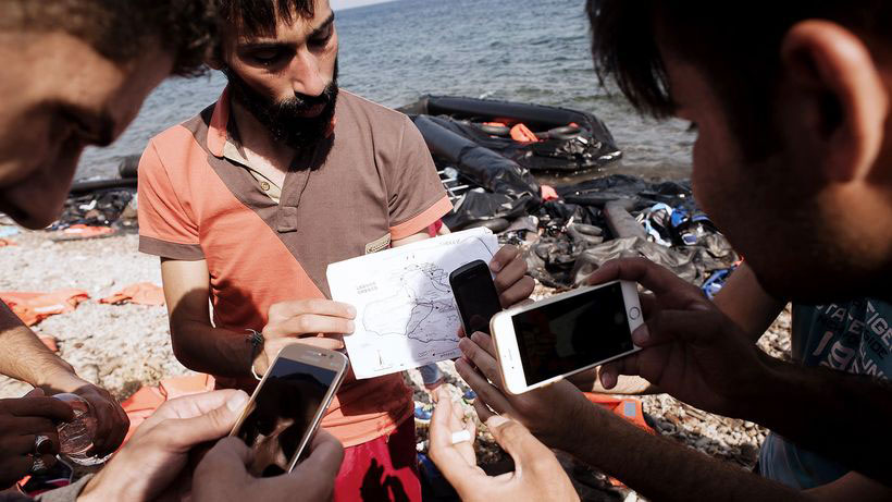 Refugees with smartphone